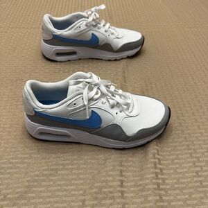 Nike size 7 Air Max SC